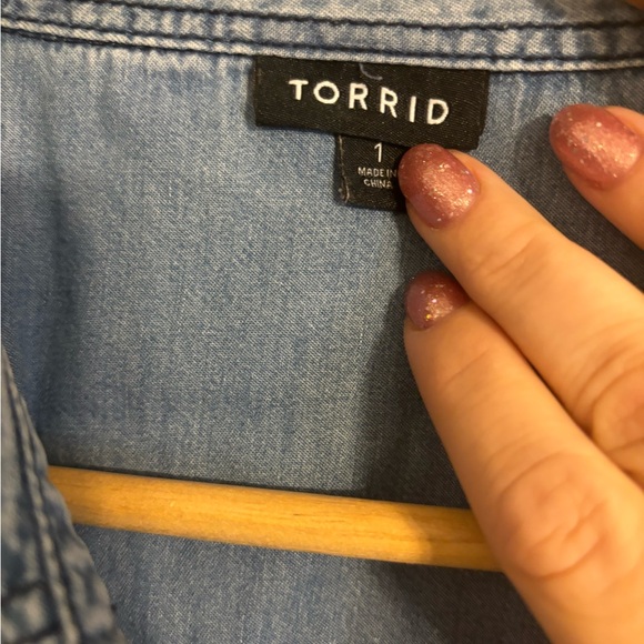 Torrid Chambray Button-Down Shirt. Size 1. - Picture 2 of 3